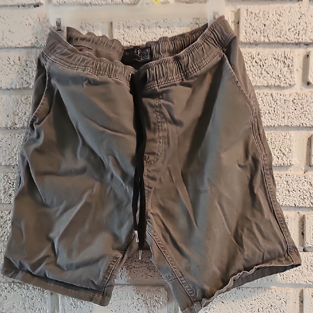 Men's Cargo Shorts in Charcoal Gray